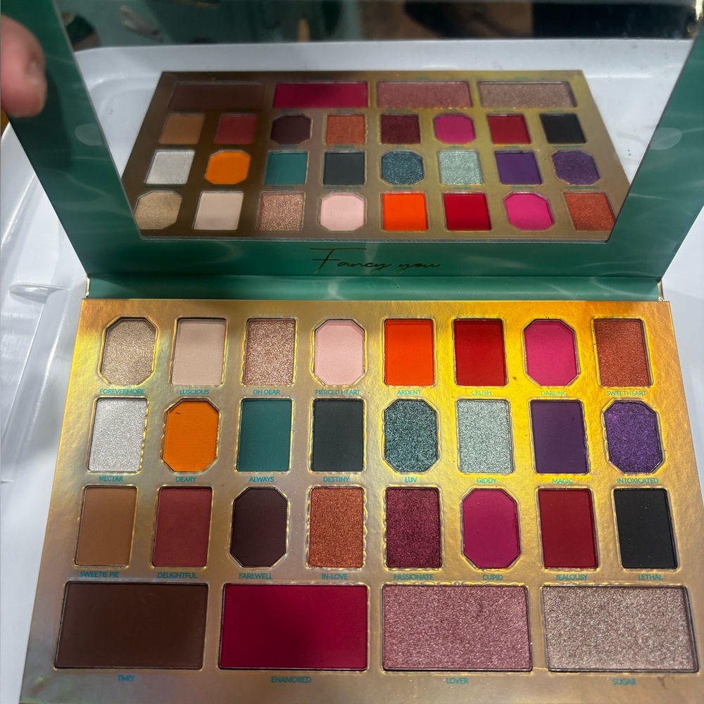 New Eyeshadow Palette — Vibrant Multi-Color Makeup